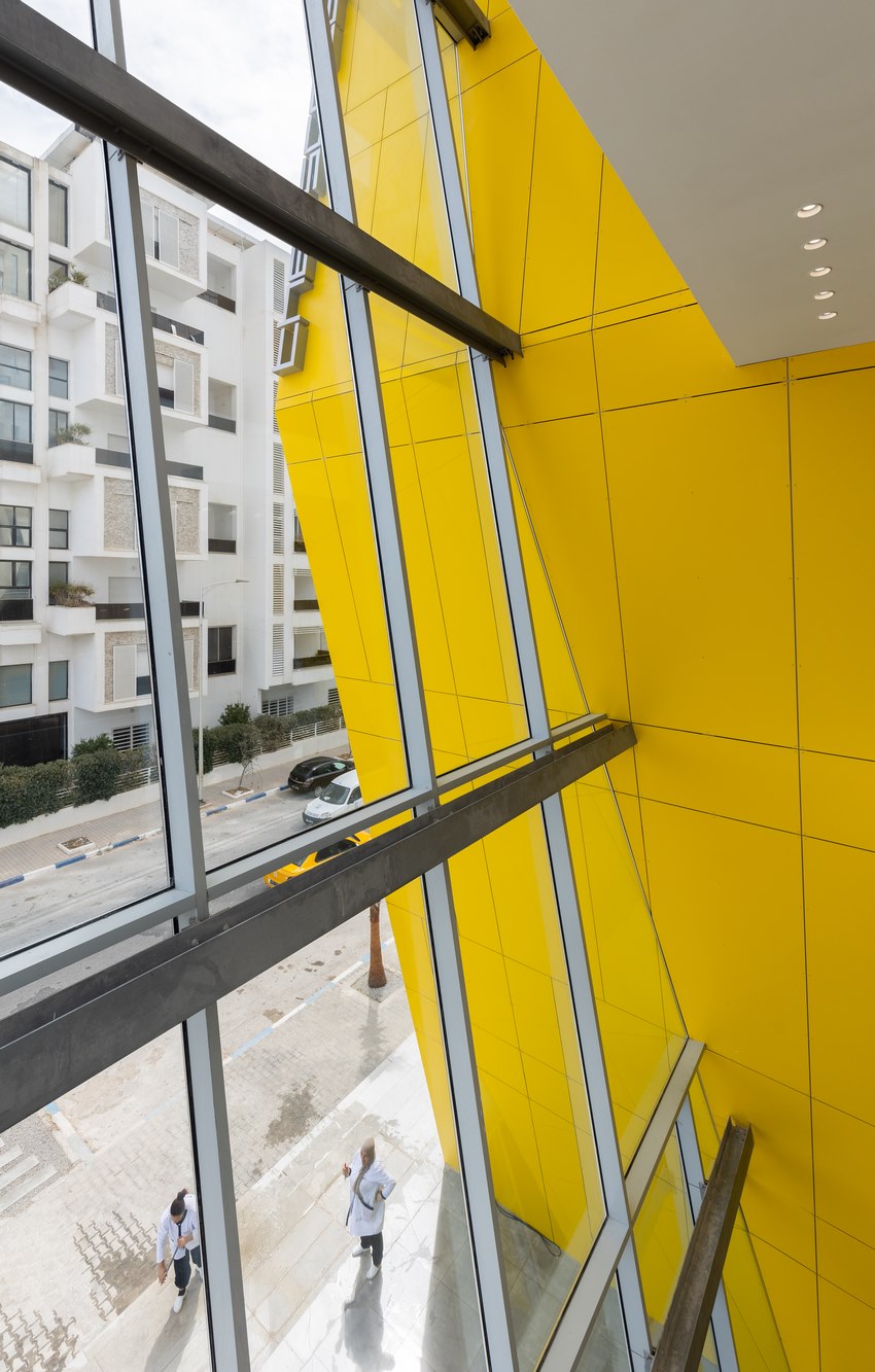 THE SCREEN — façade principale et atrium vitré